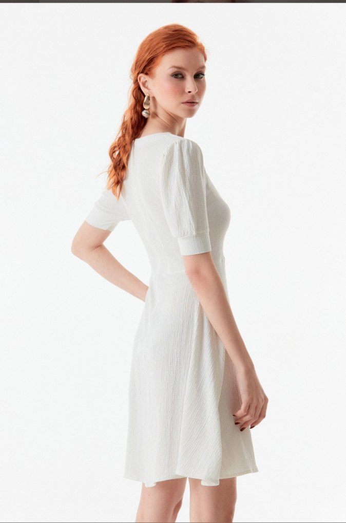 Kare Yaka Kısa Beyaz Keten Elbise - Görsel 4