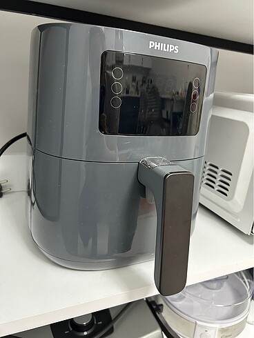 1 senelik philips airfryer (çok temiz)