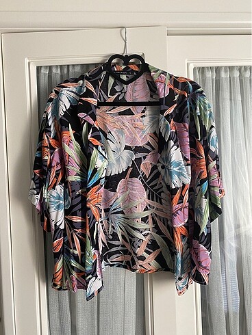Oversize desenli kısakollu crop gömlek