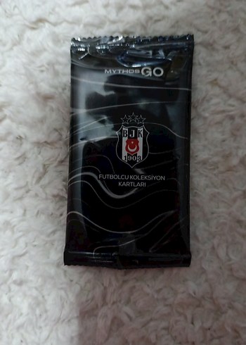 BJK Futbolcu Koleksiyon Kartları Paketi 5 kart bulunmaktatır