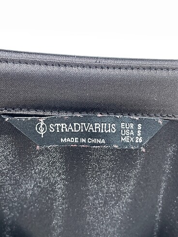s Beden siyah Renk Stradivarius Gömlek %70 İndirimli.
