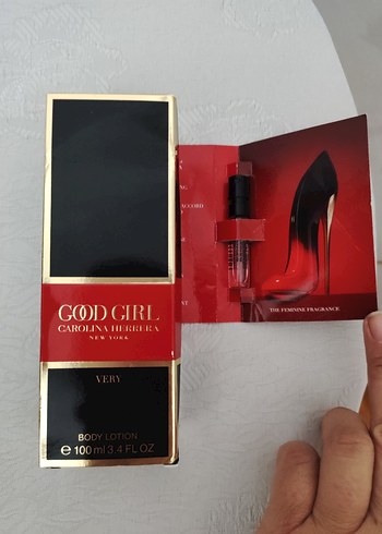 Carolina Herrera Good Girl Very Vücut Losyonu 100 ml
