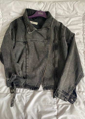 Gri Bel Detaylı Bol Kesim Denim Ceket - Görsel 4