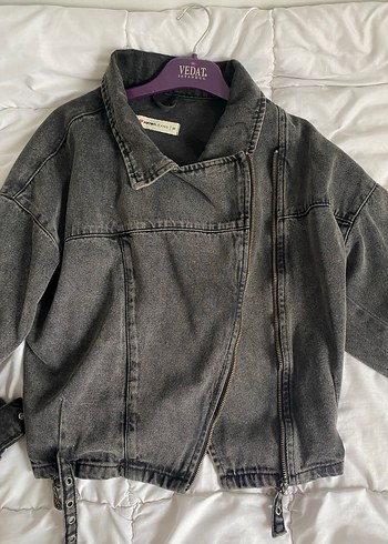 Gri Bel Detaylı Bol Kesim Denim Ceket - Görsel 2