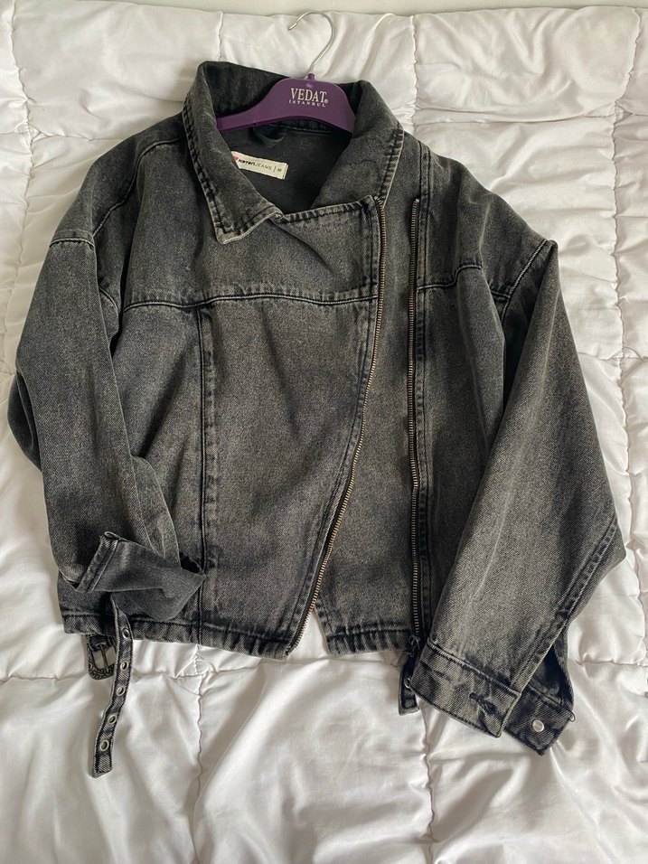 Gri Bel Detaylı Bol Kesim Denim Ceket - Görsel 4