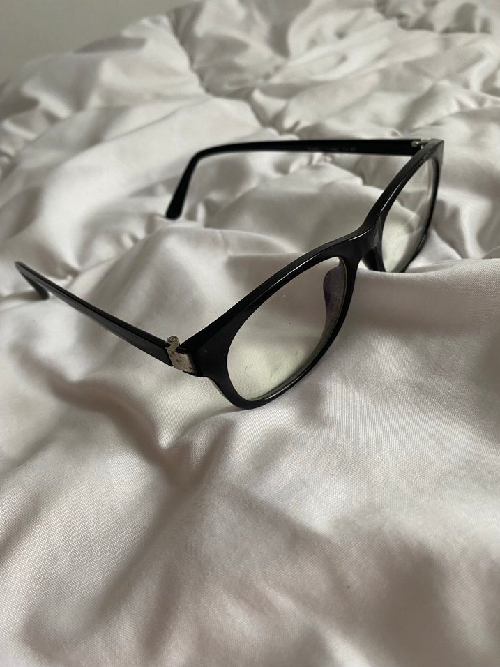 Şeffaf Siyah Minimalist Kadın Gözlüğü - Görsel 2