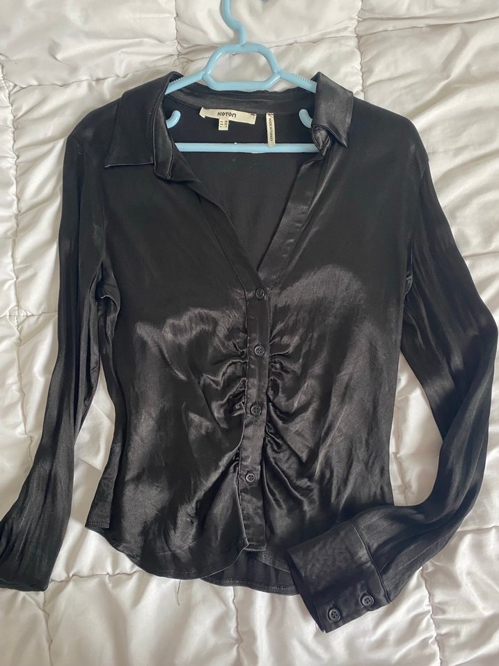 Siyah Düğmeli Uzun Kollu V Yaka Gömlek saten - Görsel 2