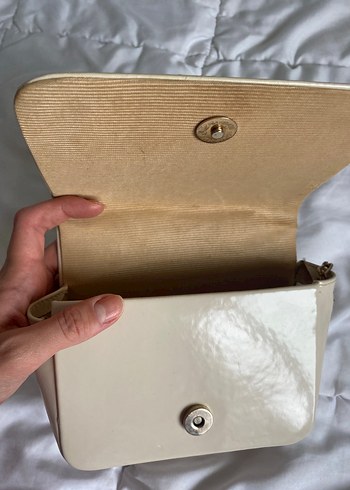 Zincir Detaylı Beyaz Deri Kadın Çanta - Görsel 3