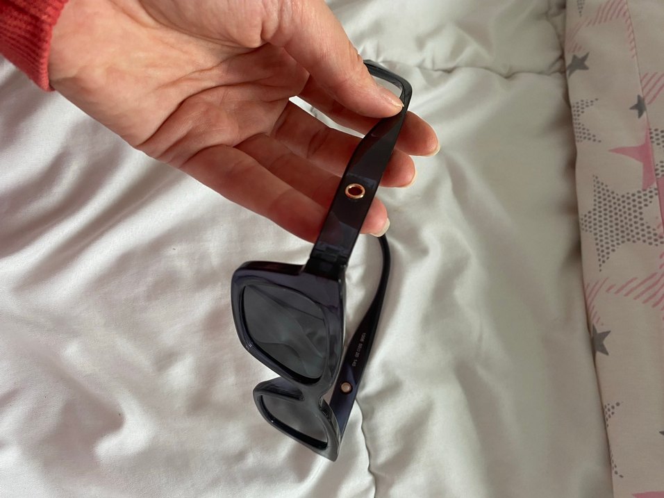 Siyah Kadın Gözlüğü - Görsel 2