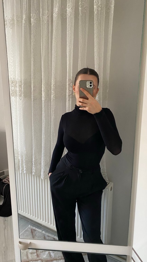 Siyah transparan esnek vücuda oturam örme bluz - Görsel 2