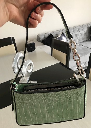 Zincir Detaylı Yeşil Deri Yılan Desenli Çanta - Görsel 4