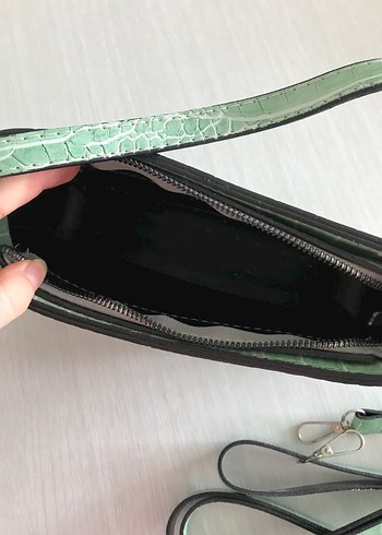 Zincir Detaylı Yeşil Deri Yılan Desenli Çanta - Görsel 11