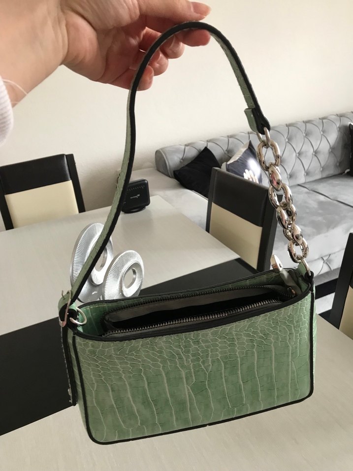 Zincir Detaylı Yeşil Deri Yılan Desenli Çanta - Görsel 3