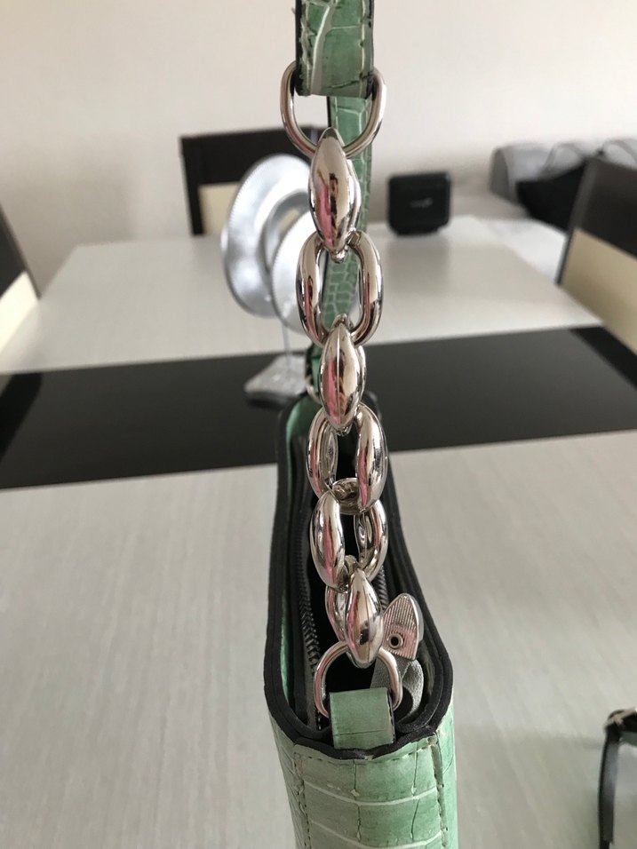 Zincir Detaylı Yeşil Deri Yılan Desenli Çanta - Görsel 5