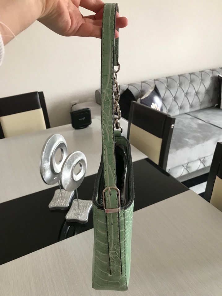 Zincir Detaylı Yeşil Deri Yılan Desenli Çanta - Görsel 2