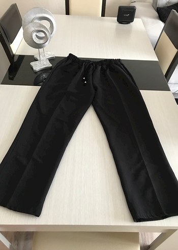 Siyah Kadın Midi Kumaş Bol Kesim Pantolon - Görsel 3