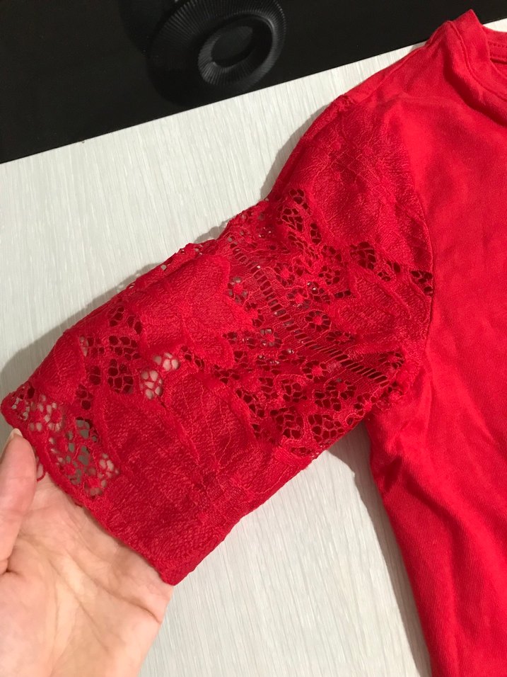 Dantel Detaylı Kırmızı Kısa Kollu Kadın Tişört - Görsel 2