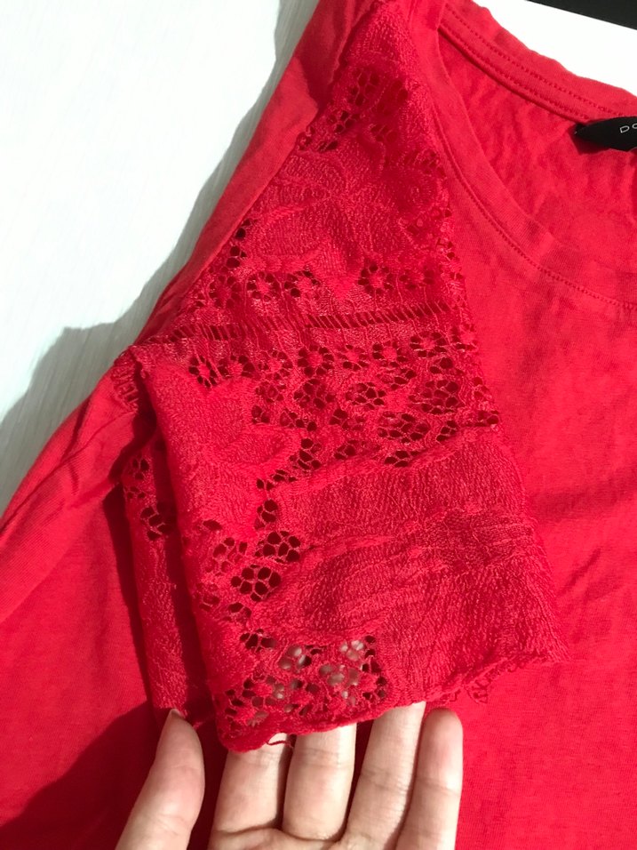 Dantel Detaylı Kırmızı Kısa Kollu Kadın Tişört - Görsel 3