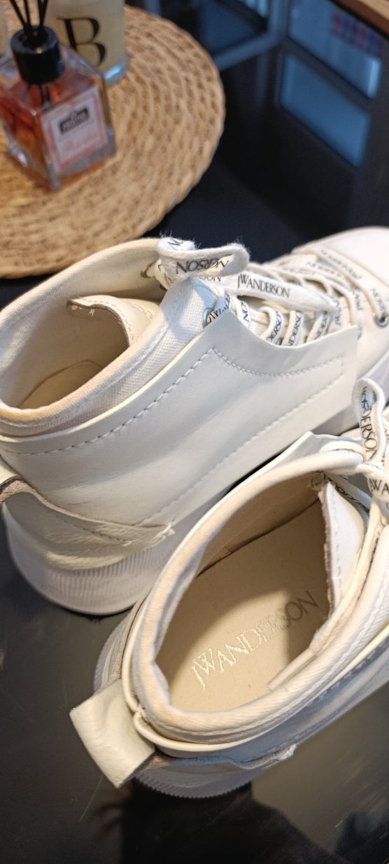 Beyaz Bağcıklı Sneakers JW Anderson Marka - Görsel 3