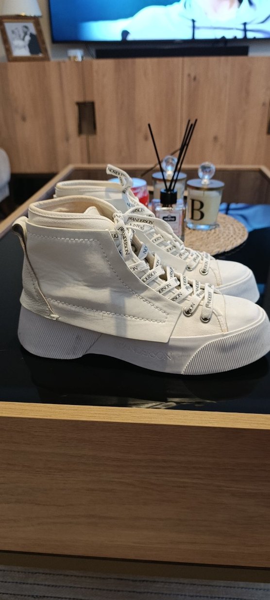 Beyaz Bağcıklı Sneakers JW Anderson Marka - Görsel 2