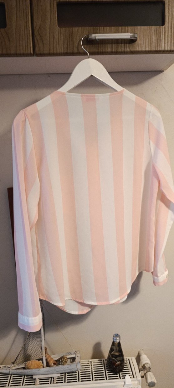 Pembe Çizgili V Yaka Düğmeli Kadın Gömlek - Görsel 4