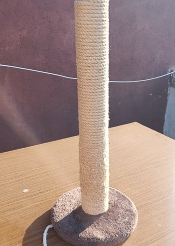 Bej ve kahve rengi Kedi Tırmalama Direği
