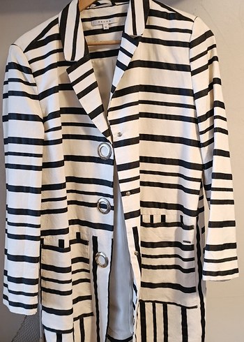 Düğmeli Siyah Beyaz Çizgili Uzun Kadın Blazer