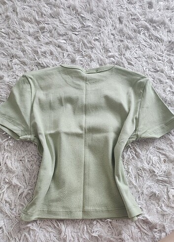 Pull and Bear Yesil kelebekli tshirt crop