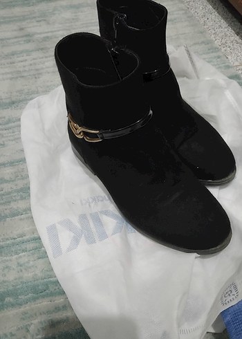 Siyah Süet Tokalı Kadın Bot - Görsel 3