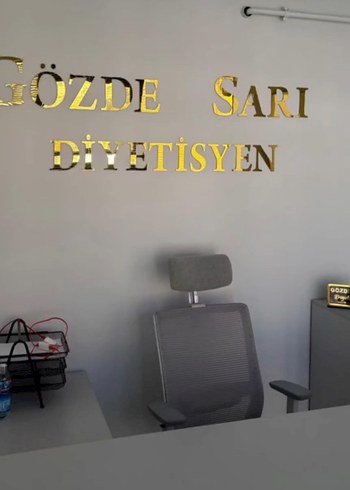 Ofis işyeri için Altın - Gümüş renklerde yazı