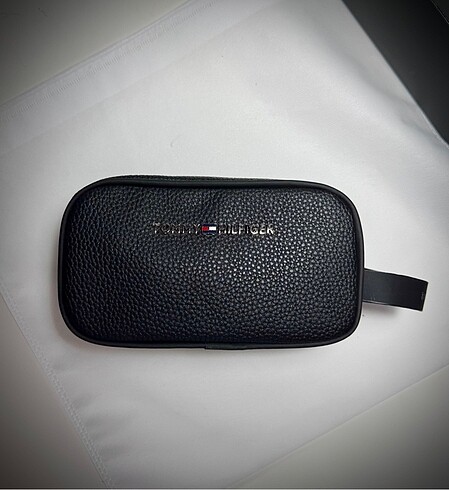 Tommy Hilfiger El Çantası