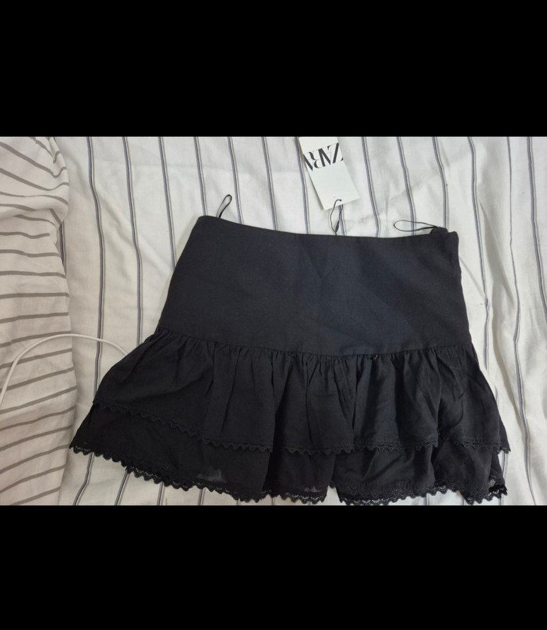 ZARA siyah fırfırlı mini etek / etiketli - Görsel 2