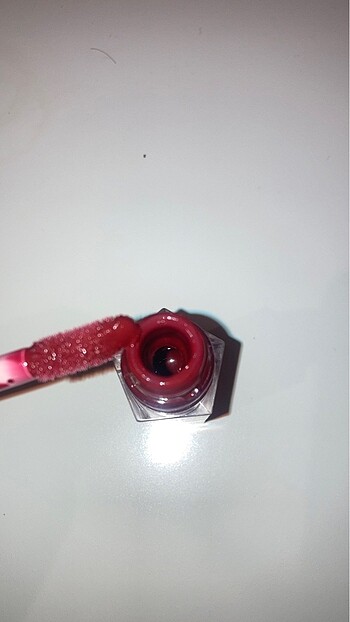 Beden Fenty beauty lip gloss