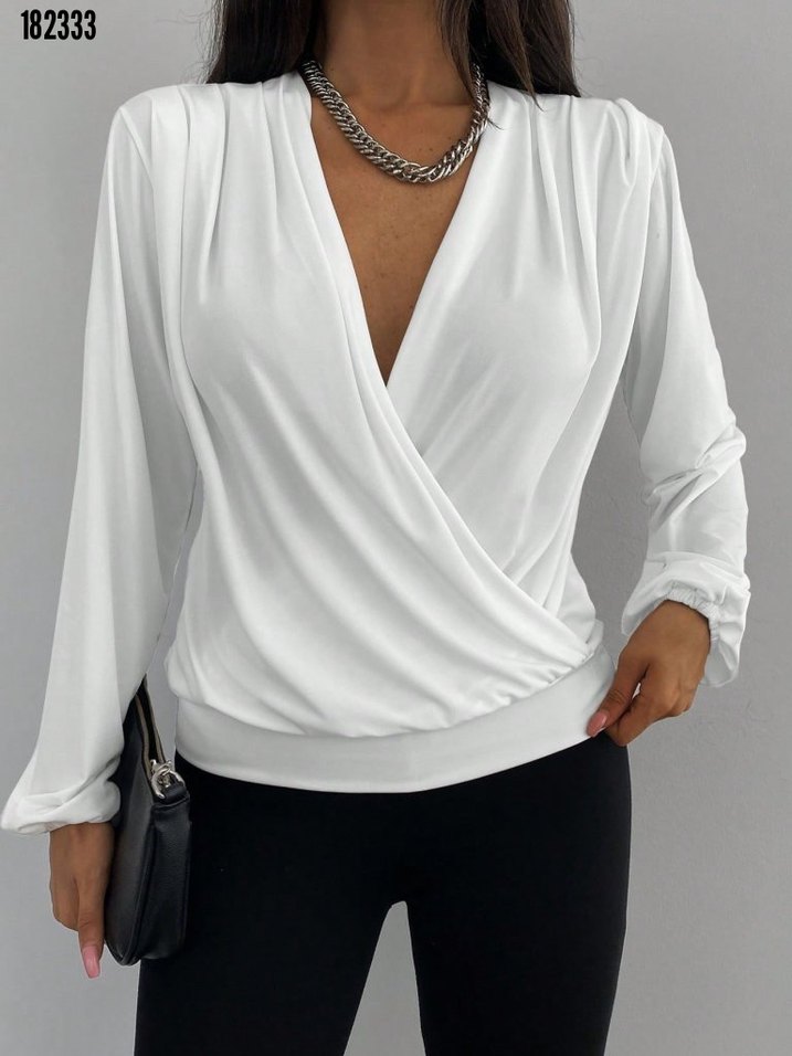 V Yakalı Beyaz Bluz - Görsel 4