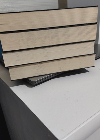 Beden İçinde Bir Sen ve onsra iki kitap serisi