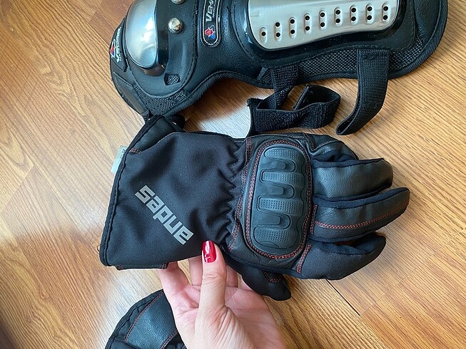 Vemar marka dizlik, dirseklik ve 2 çift eldiven - Görsel 3