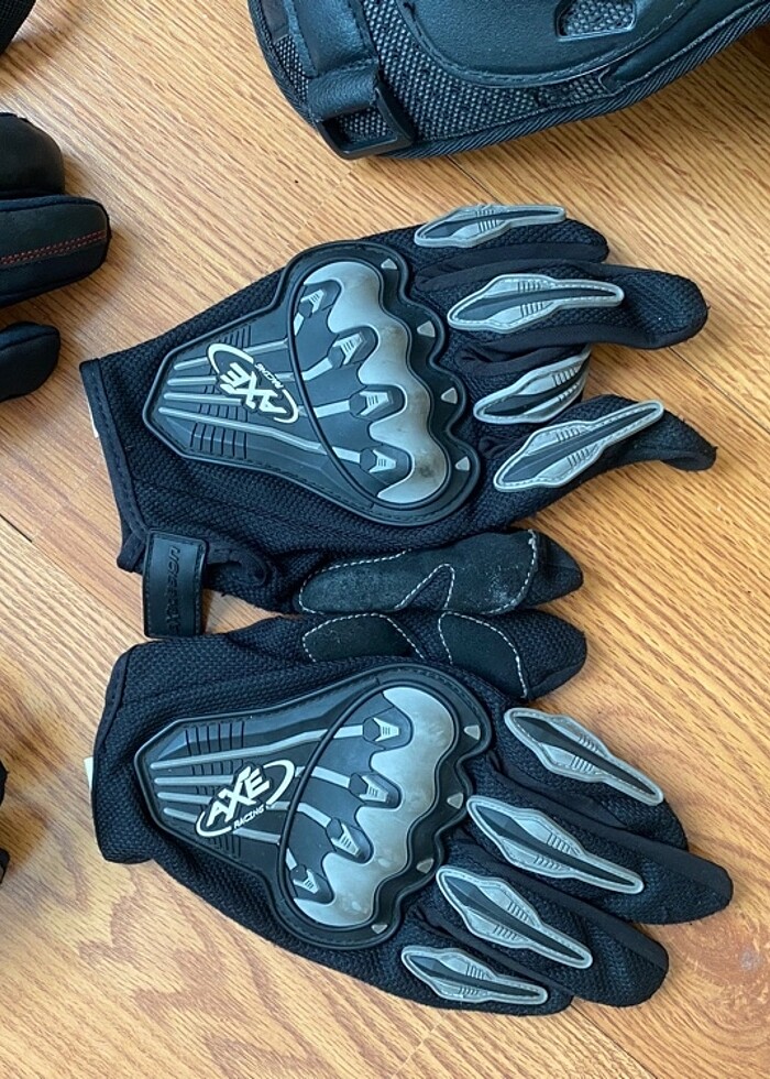 Vemar marka dizlik, dirseklik ve 2 çift eldiven - Görsel 4