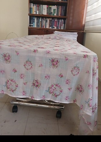 Beyaz Pastel Çiçek Desenli Masa Örtüsü - Görsel 2