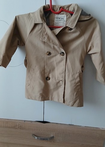 Lc Waikiki Bej Kapüşonlu Kız Çocuk Trençkot 24-36 ay - Görsel 3