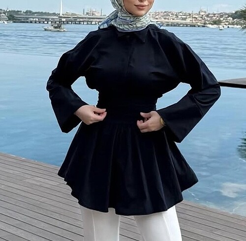 Siyah belden bağlamalı gömlek 