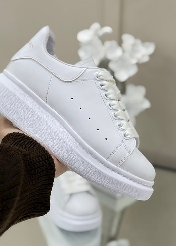 Alexander McQueen tek ebat