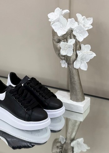 Beyaz Tabanlı Siyah Kadın Spor Ayakkabı - Görsel 2