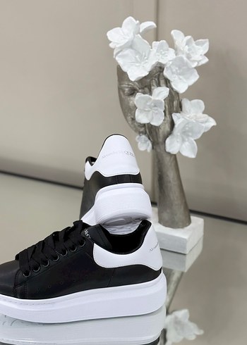 Beyaz Tabanlı Siyah Kadın Spor Ayakkabı - Görsel 3