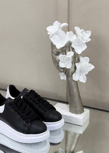 Alexander McQueen universal