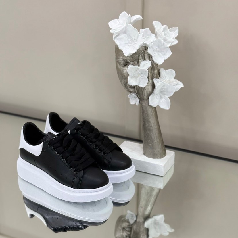 Beyaz Tabanlı Siyah Kadın Spor Ayakkabı - Görsel 2