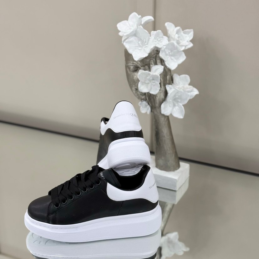 Beyaz Tabanlı Siyah Kadın Spor Ayakkabı - Görsel 3