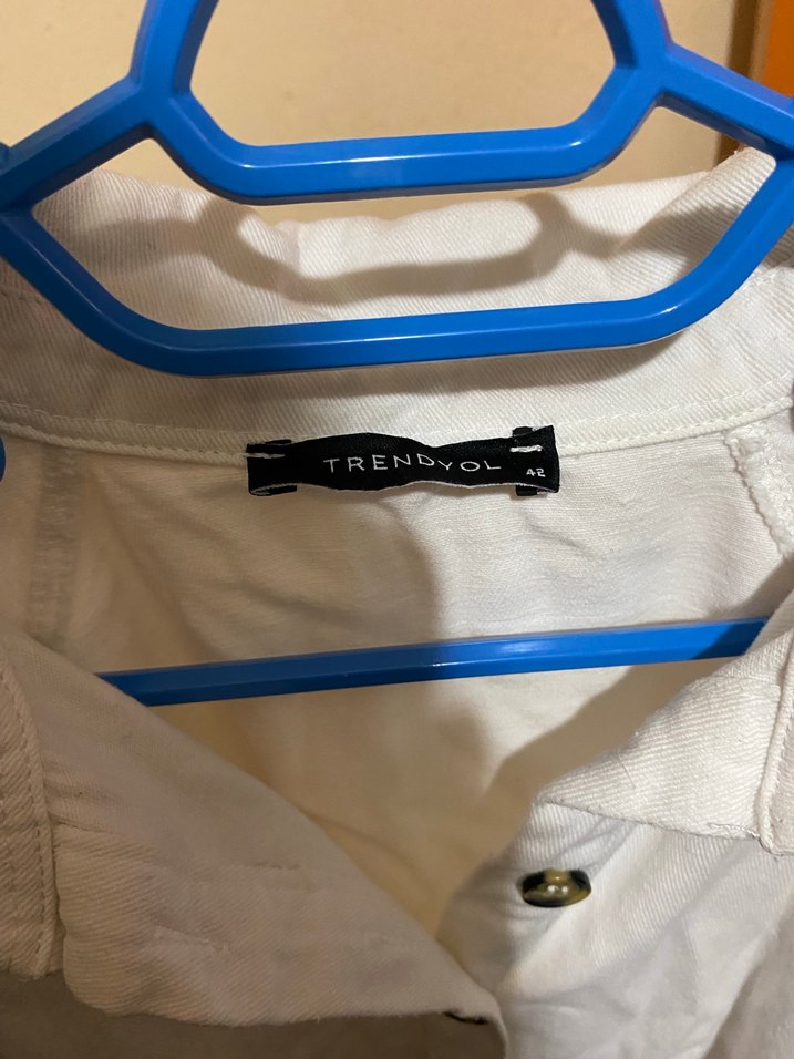 Düğmeli Beyaz Kadın Kısa Tulum - Görsel 5