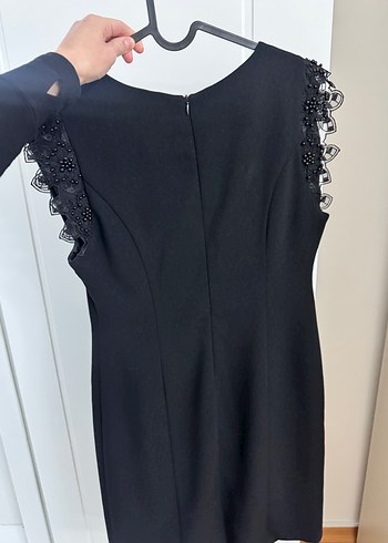 V Yakalı Siyah Midi Elbise - Görsel 4