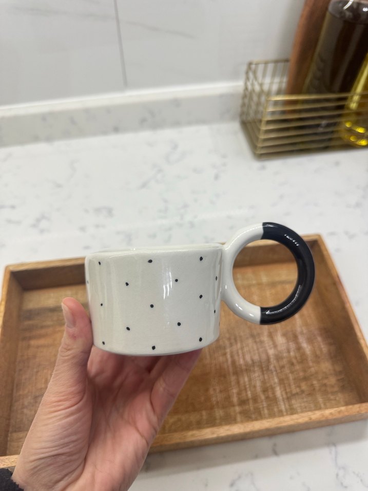 Beyaz Noktalı Siyah Kulplu Seramik Fincan - Görsel 2