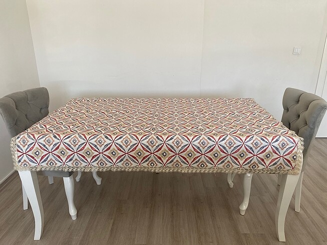 No Brand Etnik Desenli Masa Örtüsü - Krem Zemin Üzerine Renkli Motifli